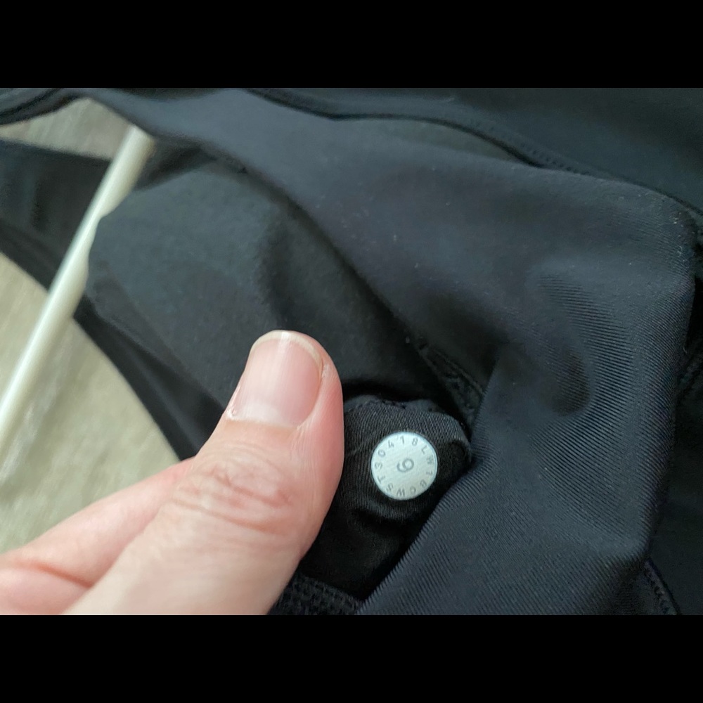 Lululemon Cross Conditioning Tank - Picture 6 of 6